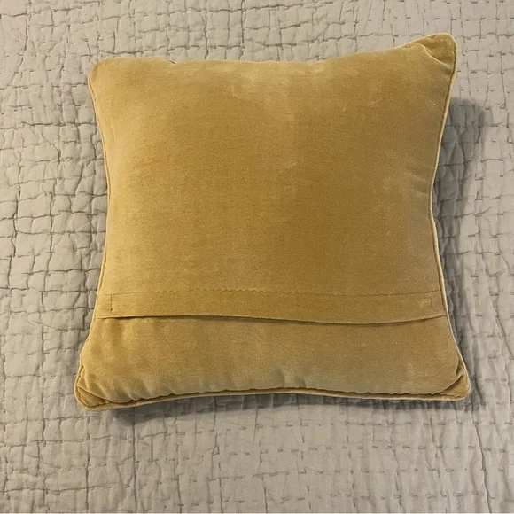 ⭐️SALE⭐️Needle point yellow lab pillow - Picture 2 of 2